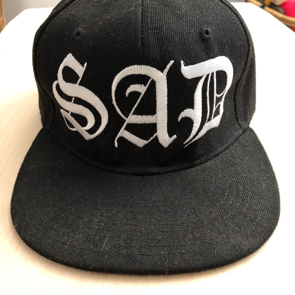 Nikki Lipstick Sad girls club SAD hat